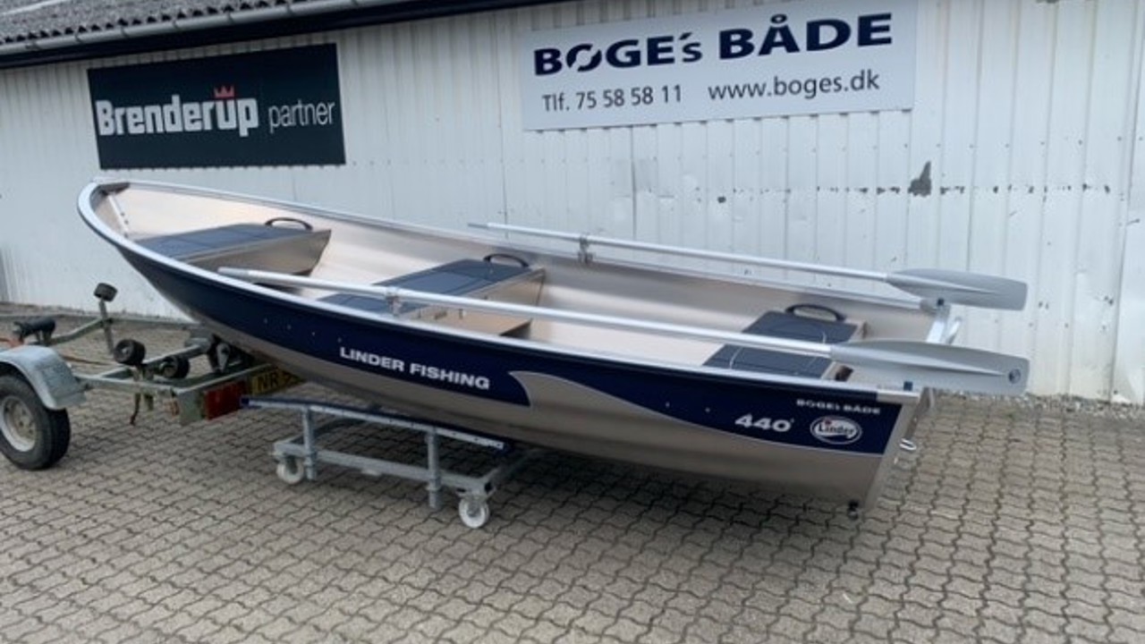 Linder 440 Fishing.