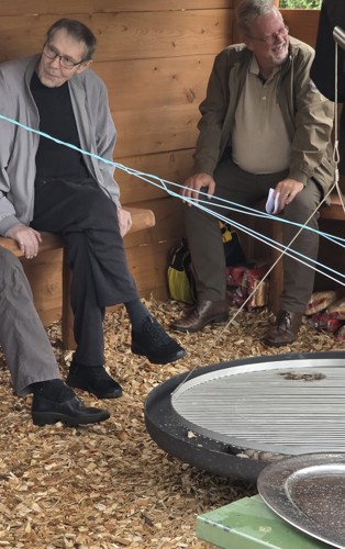 Jan Skræddergaard Og Niels S Knudsen Hygger Sig Før Indvielsen Af Bålhytten